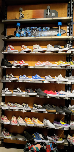 Clothing Store «Zumiez», reviews and photos, 1000 North Point Cir #2036, Alpharetta, GA 30022, USA