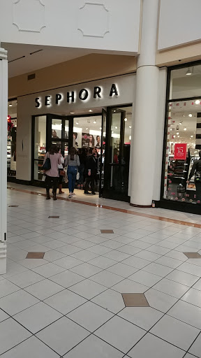 Shopping Mall «Willow Grove Park Mall», reviews and photos, 2500 W Moreland Rd, Willow Grove, PA 19090, USA