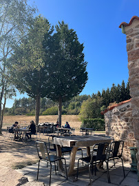 Atmosphère du Restaurant français Ess'Folie Restaurant, au chateau d'Essalois, Chambles - n°3