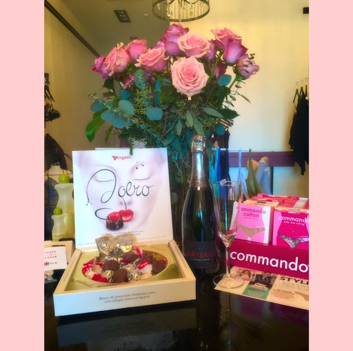 Lingerie Store «La Femme Dangereuse», reviews and photos, 7925 Jericho Turnpike, Woodbury, NY 11797, USA