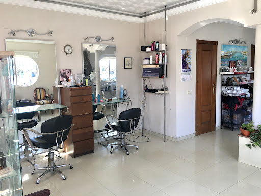 Paco González Peluquero . Peluquería de Señora y Caballero en Isla Cristina en Isla Cristina, Huelva