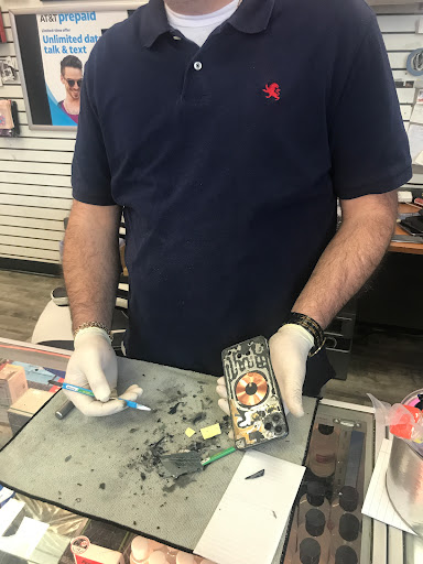 Cell Phone Store «Xtreme Mobile», reviews and photos, 4702 W 63rd St, Chicago, IL 60629, USA