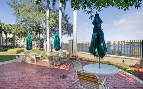 La Quinta Inn & Suites by Wyndham Ft. Lauderdale Airport image