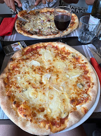 Plats et boissons du Pizzeria Pizza au Feu de Bois Casa Beluza Blz à Auterive - n°2
