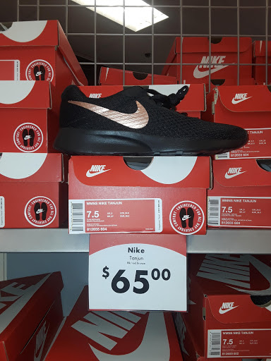 Shoe Store «Shoe Carnival», reviews and photos, 5005 Salem Ave, Dayton, OH 45426, USA