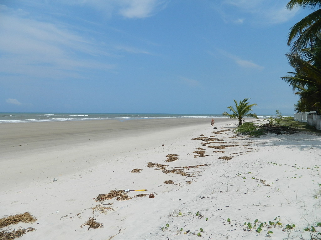 Foto av Praia do Ramo med fin beige sand yta