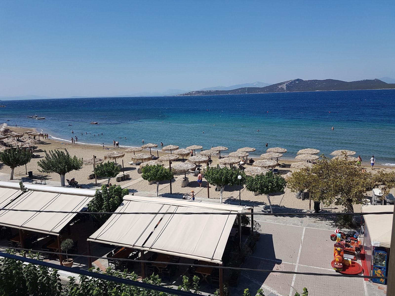 Foto von Nea Stira beach annehmlichkeitenbereich