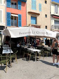 Atmosphère du Restaurant occidental Le Grand Bleu à Cassis - n°2