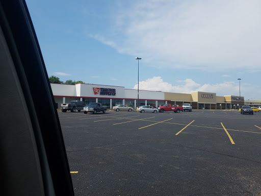 Home Improvement Store «Tractor Supply Co.», reviews and photos, 405 E Clifty Dr, Madison, IN 47250, USA