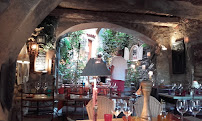 Atmosphère du Restaurant Café De La Cueva à Bormes-les-Mimosas - n°9