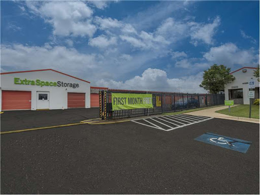 Self-Storage Facility «Guaranty Self Storage», reviews and photos, 4526 Daly Dr, Chantilly, VA 20151, USA