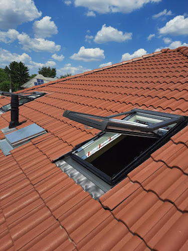 Nagy Mihály Tetőablak beépítés- tetőtéri ablak javítás csere, redőny fényzáró roló fénycsatorna Göd - Ablakszállító
