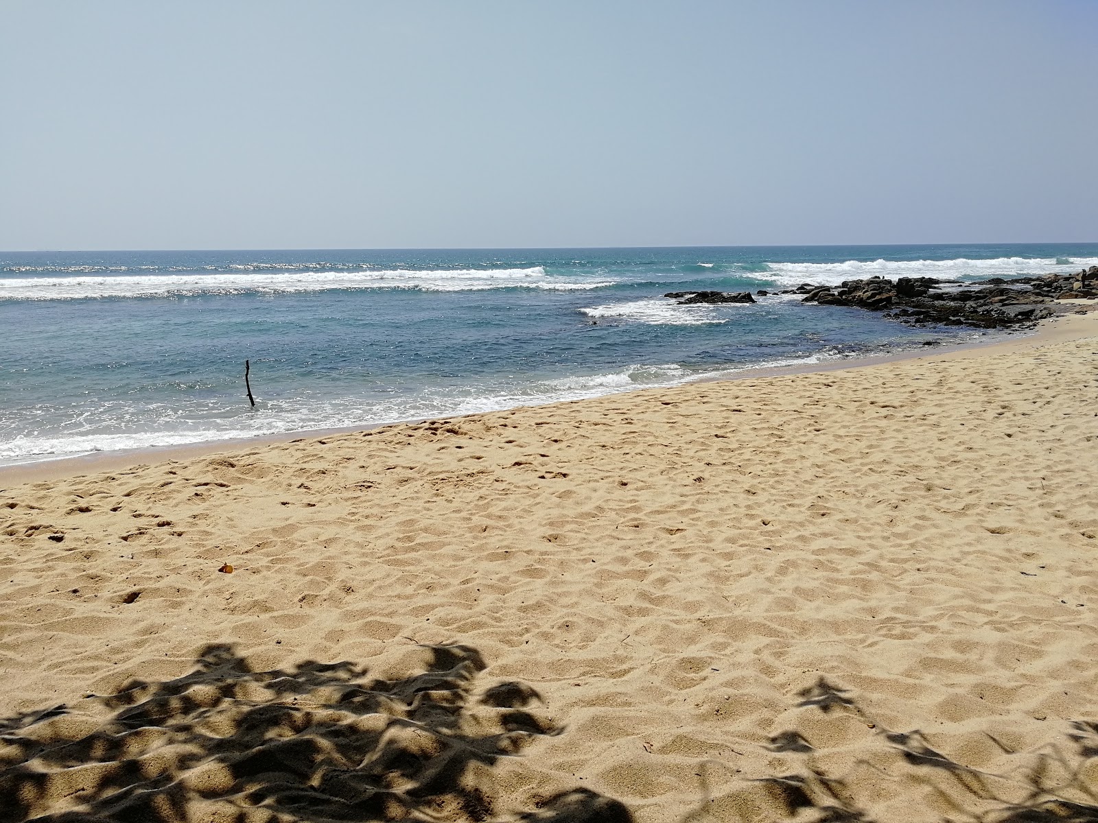 Foto von Abimanagama Beach mit kleine bucht