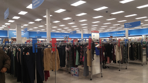 Clothing Store «Ross Dress for Less», reviews and photos, 1720 Douglas Rd, Oswego, IL 60543, USA