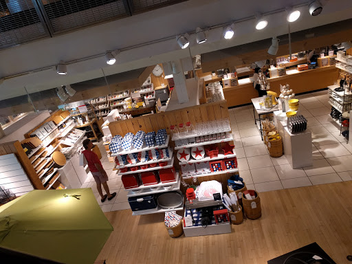 Furniture Store «Crate and Barrel», reviews and photos, 777 Boylston St, Boston, MA 02116, USA