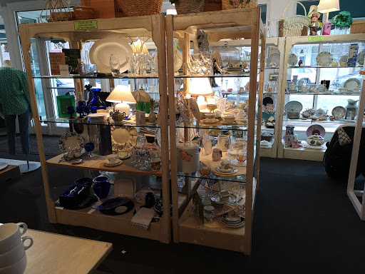 Thrift Store «Winnetka Thrift Shop», reviews and photos, 992 Green Bay Rd, Winnetka, IL 60093, USA