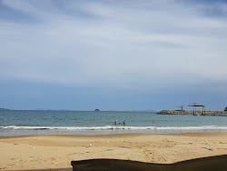 Foto von Ikgeum Beach von Klippen umgeben