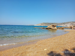 Photo de Althea Scales Beach entouré de montagnes