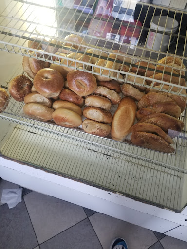 Donut Shop «Peter Pan Donut & Pastry Shop», reviews and photos, 727 Manhattan Ave, Brooklyn, NY 11222, USA