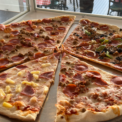 #3 best pizza place in Orange Beach - Vinny's Pizzeria
