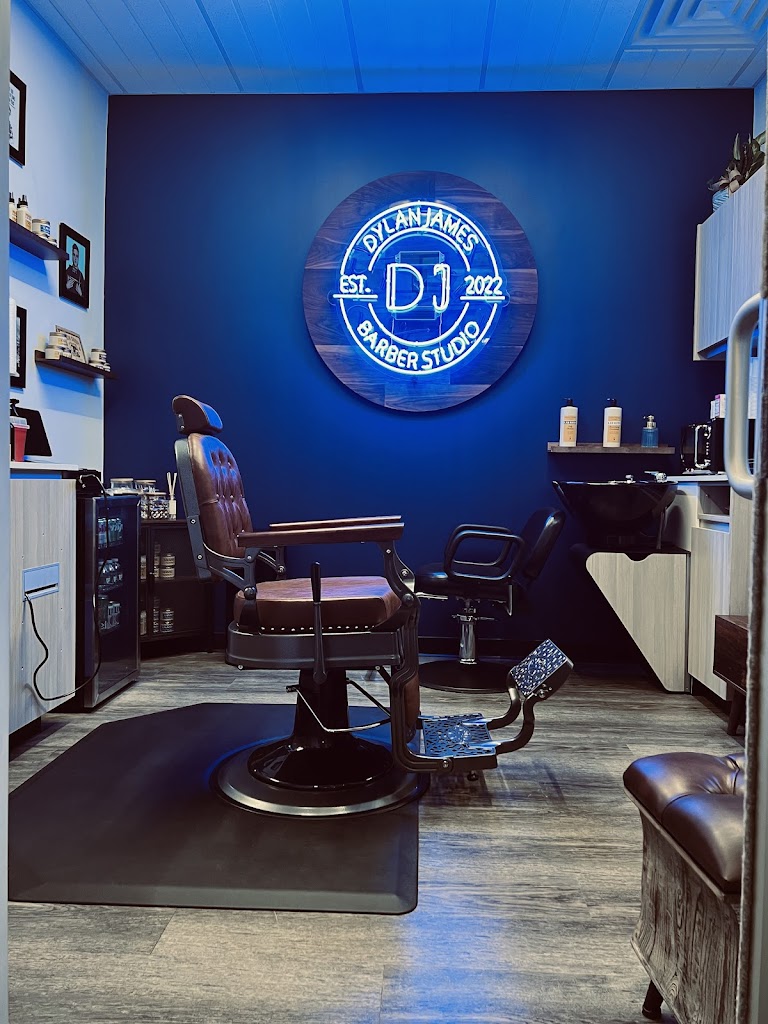 Dylan James Barber Studio 07719