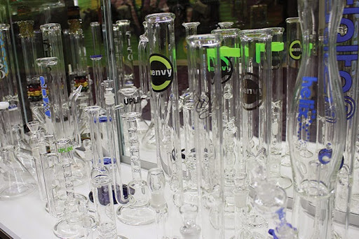 Tobacco Shop «Wonderland Smoke Shop Hasbrouck Heights», reviews and photos, 155 NJ-17, Hasbrouck Heights, NJ 07604, USA