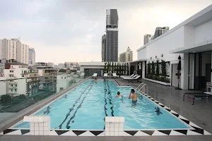 Vince Hotel Bangkok Pratu Nam image