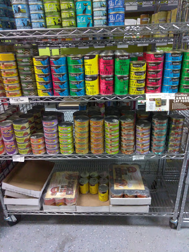 Pet Supply Store «Dog Daze Natural Pet Market», reviews and photos, 105 S Meridian B, Puyallup, WA 98371, USA