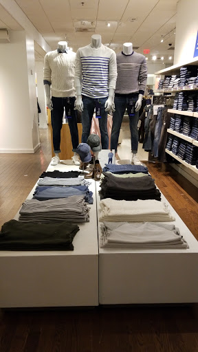 Clothing Store «Gap», reviews and photos, 1340 W Boston Post Rd, Larchmont, NY 10538, USA