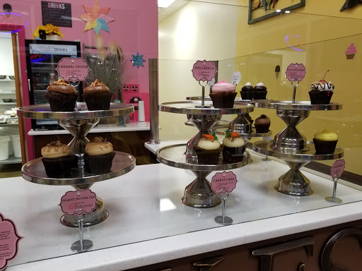 Smallcakes: Cupcakery & Creamery