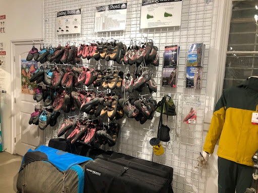 Outdoor Sports Store «Last Minute Gear», reviews and photos, 3156 24th St, San Francisco, CA 94110, USA