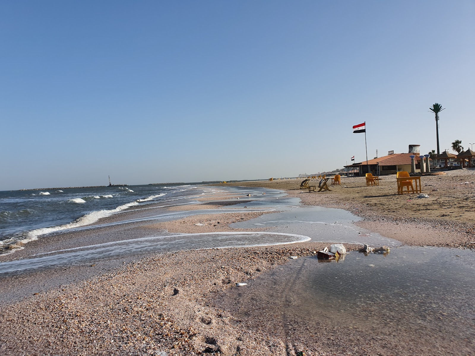Foto de Ras El-Bar II com areia brilhante superfície