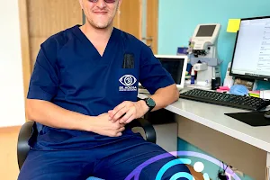Ophtalmologue Dr. MOUSSA Marouan ‏جراحة وطب العيون image