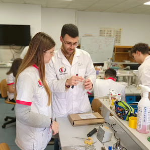 Instituto F.P. tecnologías dentales fones Pl. de la Unión Europea, 1, locales 1-3, Centro-Casco Antiguo, 10001 Cáceres, España