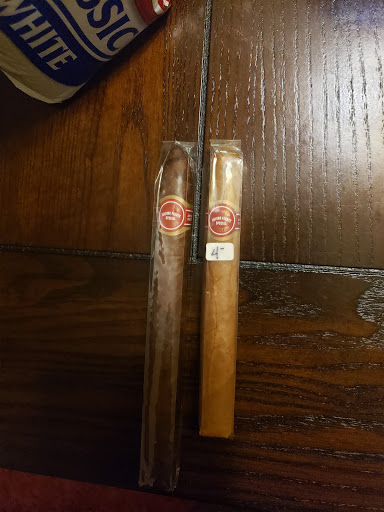 Tobacco Shop «Harbor Glass & Fine Tobacco», reviews and photos, 409 W Ehringhaus St, Elizabeth City, NC 27909, USA