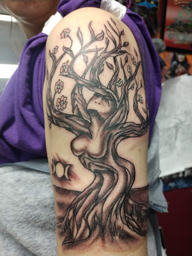 Tattoo Shop «Stained in pain tattoos», reviews and photos, 4211 N Milwaukee Ave, Chicago, IL 60641, USA