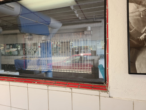 Car Wash «Klassic Car Wash & Detail Center», reviews and photos, 1801 Long Beach Blvd, Long Beach, CA 90806, USA