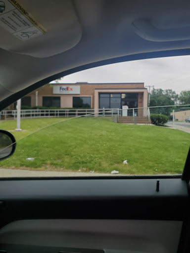 Shipping and Mailing Service «FedEx Ship Center», reviews and photos, 2393 Vauxhall Rd, Union, NJ 07083, USA