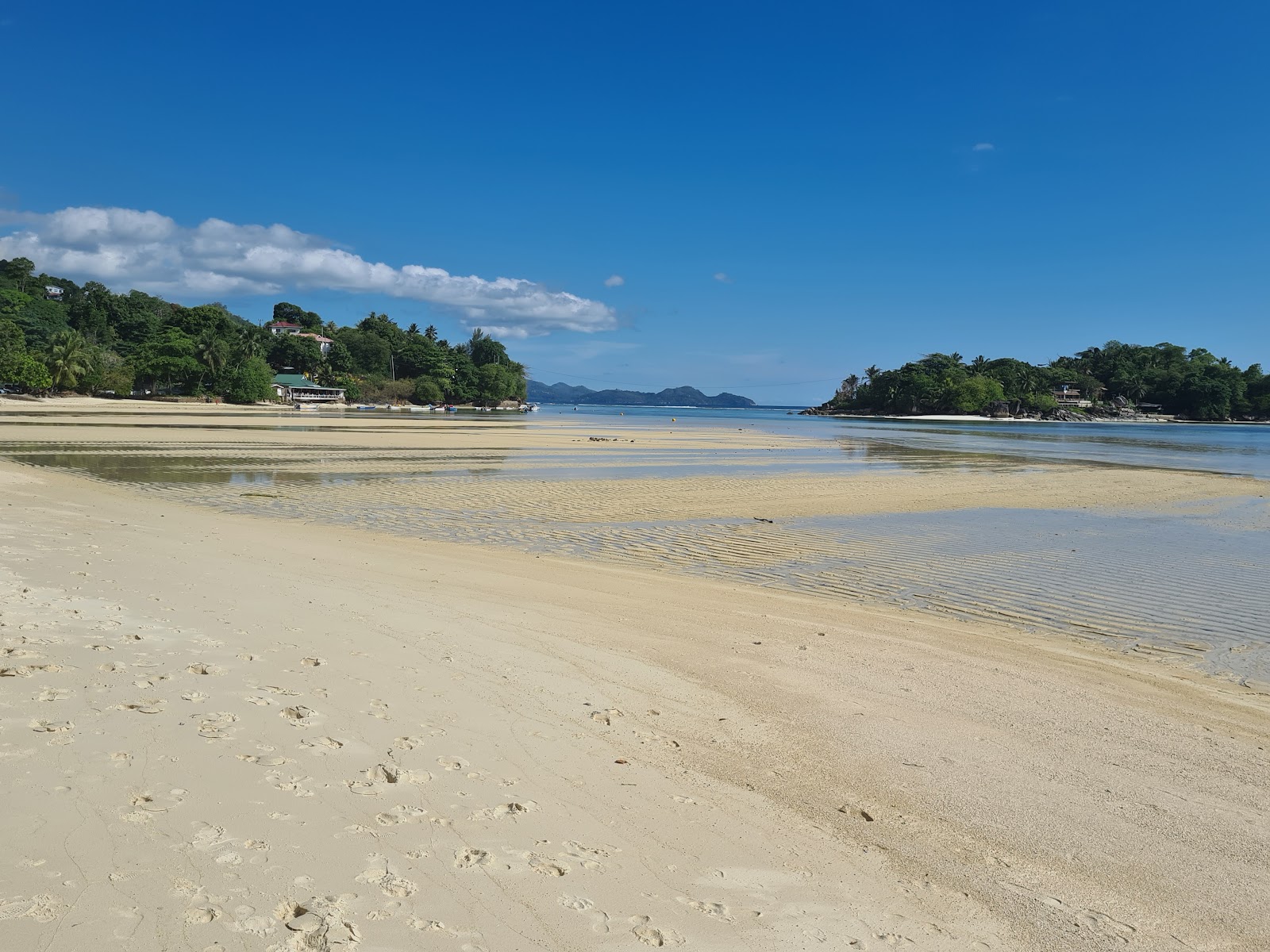 Constance Ephelia Beach的照片 带有碧绿色纯水表面