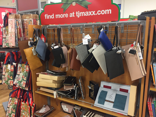 Department Store «T.J. Maxx», reviews and photos, 1751 Ritchie Station Ct, Capitol Heights, MD 20743, USA
