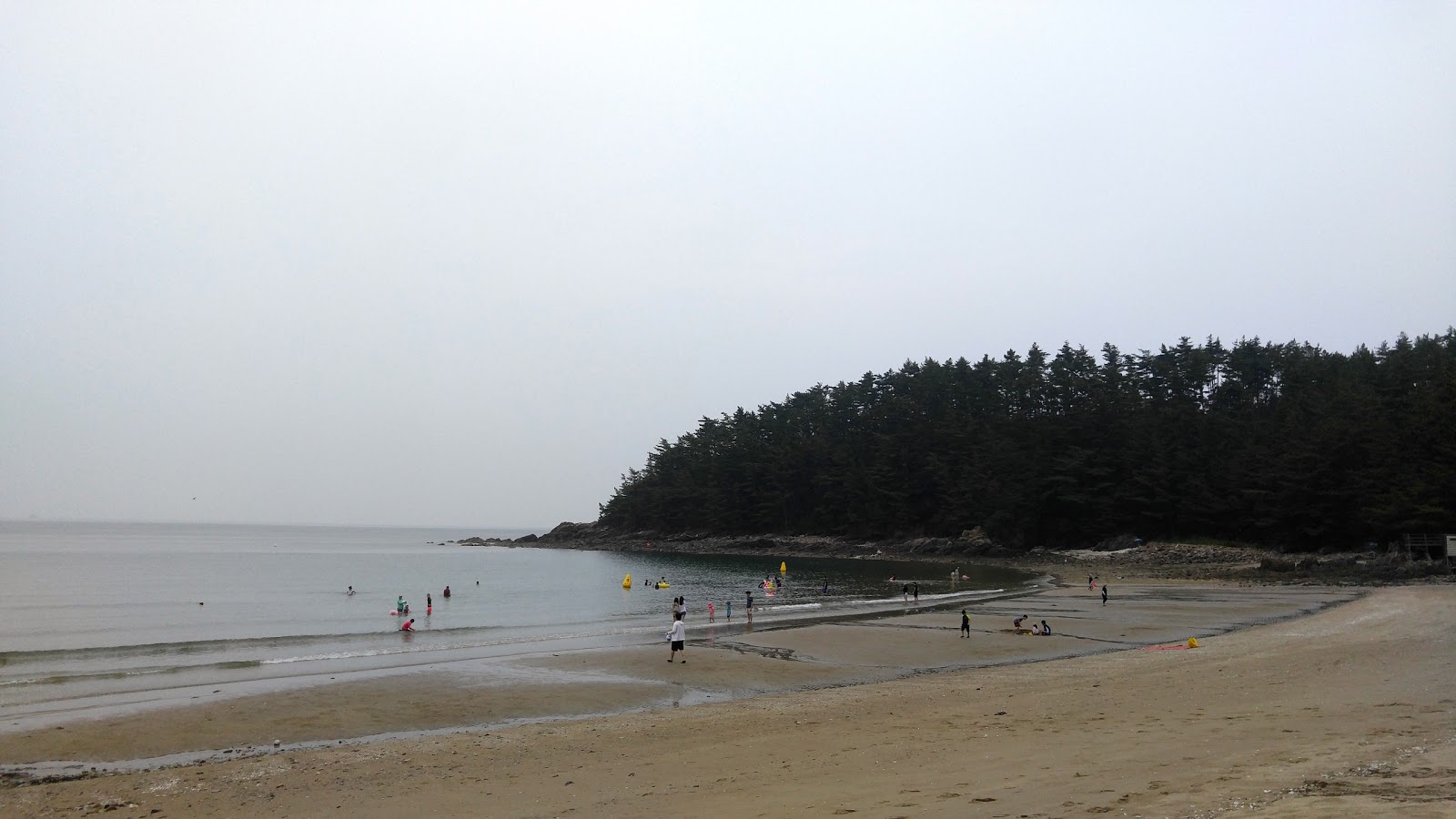 Fotografie cu Kujinamugol Beach și așezarea