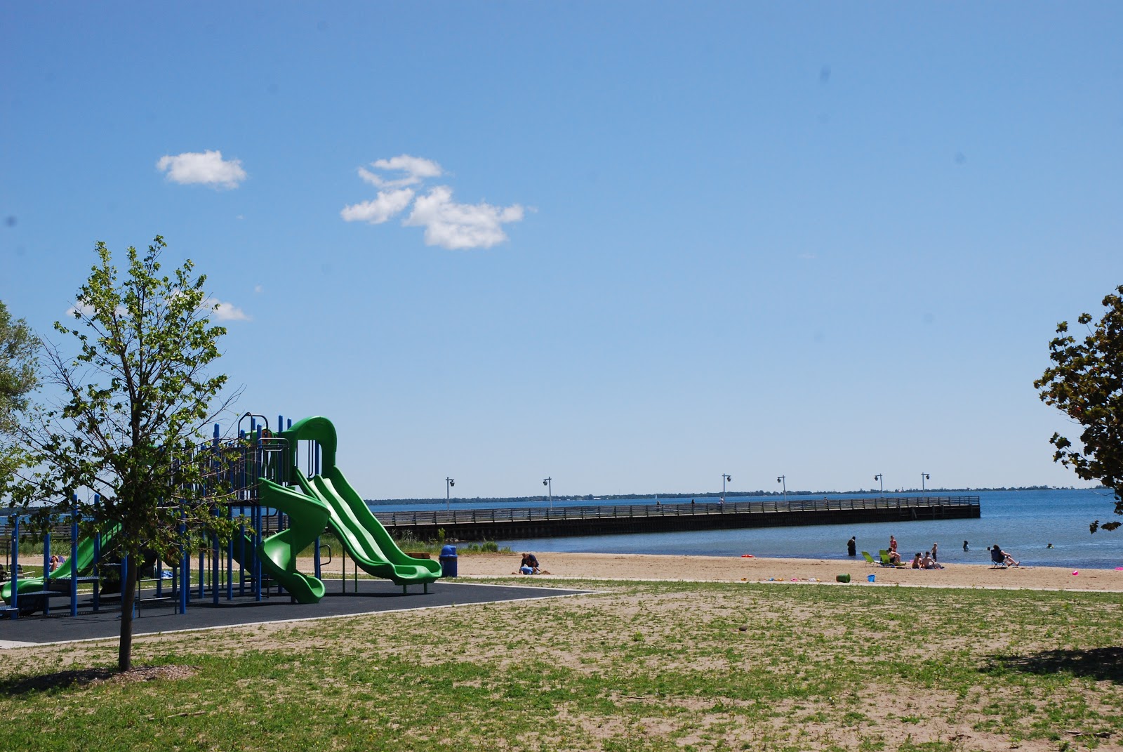 Photo de East Tawas City Park Beach avec l'eau cristalline de surface