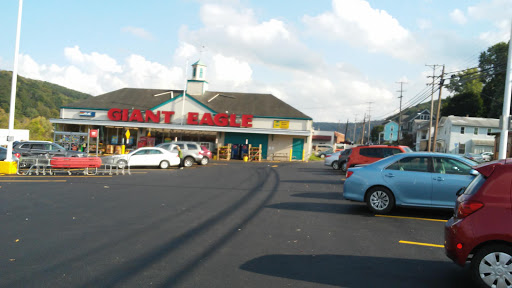 Supermarket «Giant Eagle Supermarket», reviews and photos, 602 E 2nd St, Oil City, PA 16301, USA