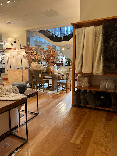 Furniture Store «Pottery Barn», reviews and photos, 2700 Clarendon Blvd r100, Arlington, VA 22201, USA