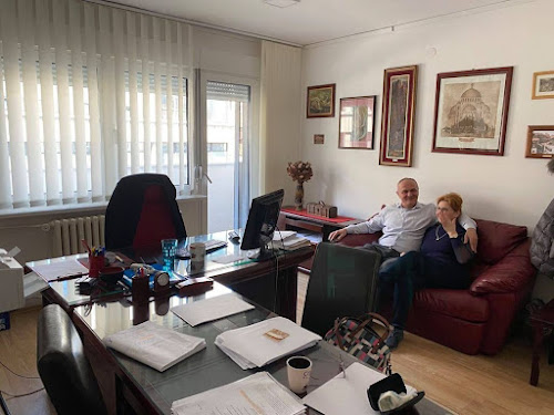  alt='Dobri ljudi i vrhunski advokati. . . '