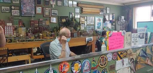 Barber Shop «Davis Barber Shop», reviews and photos, 1122 Florida A1A, Satellite Beach, FL 32937, USA