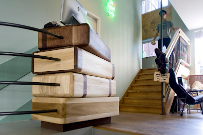 Ernst Kűhne meubelmaker en meer