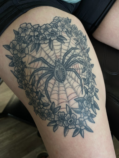 Explore unique knee tattoo ideas, creative tattoo ideas in Mount Clemens, available at Hand & Heart Tattoo