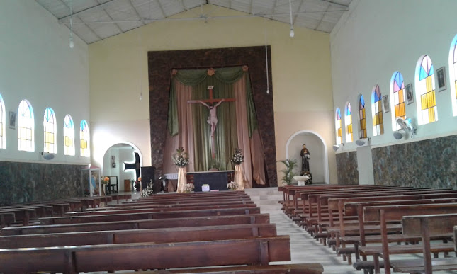 Opiniones de Iglesia Católica San Francisco de Asís - Baba en Baba - Iglesia