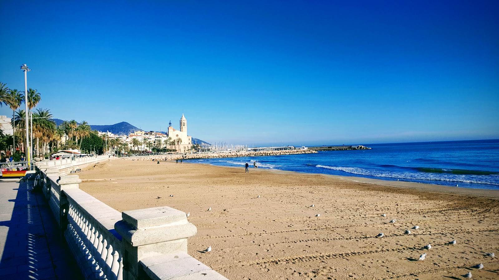 Zdjęcie Playa de Sitges - polecane dla podróżujących z dziećmi rodzinnych